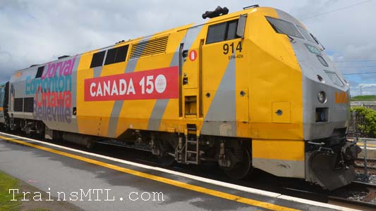 Locomotive VIA914 right side with Canada 150 colors / coté droit avec couleurs Canada 150